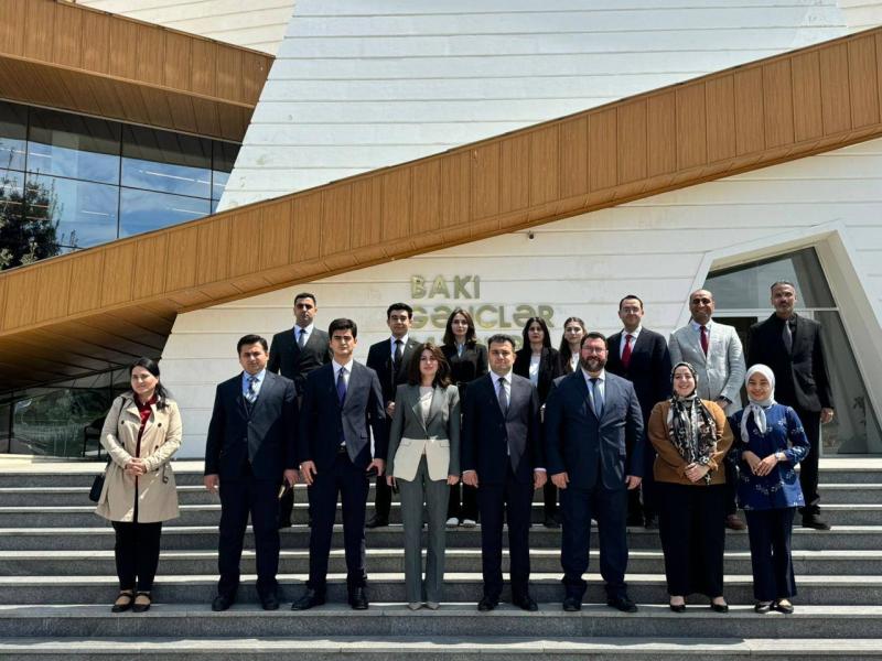 İslam İnkişaf Bankının (İİB) bu il Azərbaycanda keçiriləcək illik toplantısı ərəfəsində 6–7 may tarixlərində Bakı şəhərində Bankın gənclər üçün inkişaf imkanları barədə tanıtım və məlumatlandırma sessiyası (#IsDBYouthRoadshow) təşkil olunub.